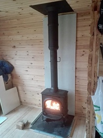 Монтаж чугунной печи Jotul MF3 BP с дымоходом Коракс