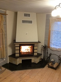 Монтаж чугунной каминной топки KawMet W17 Decor с дымоходом Коракс