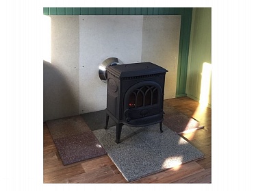 Монтаж чугунной печи Jotul F3 TD BP с дымоходом Коракс